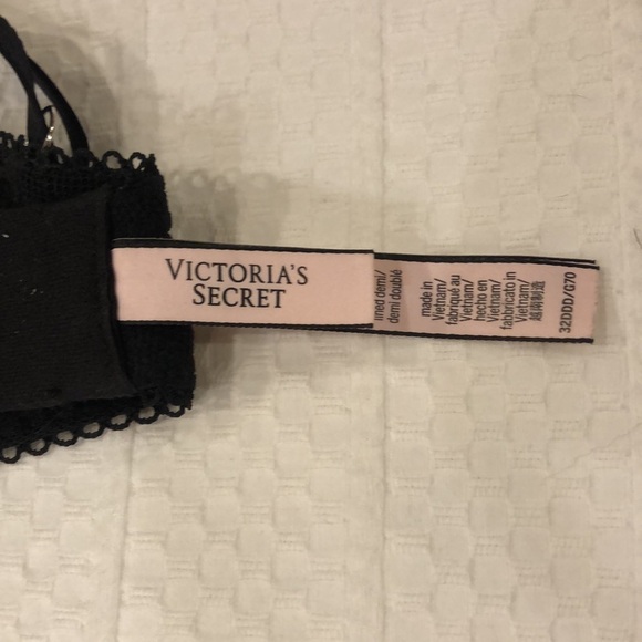 Victoria’s Secret Underwire Lace Bra - Picture 3 of 3